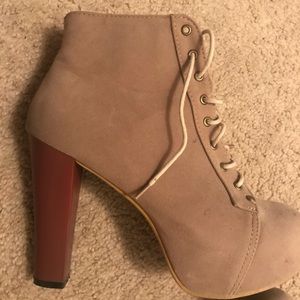 Boot heal tan great condition