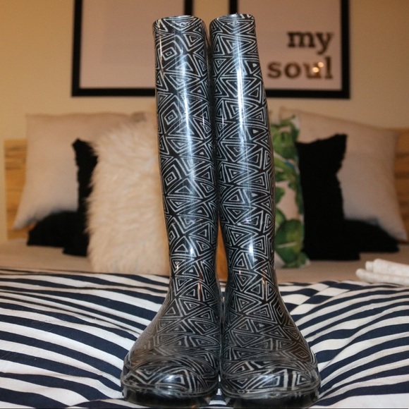 ♠️ PRICE DROP ♠️Toms Rain Boots NWOT - Picture 2 of 3