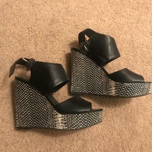Black and white wedge