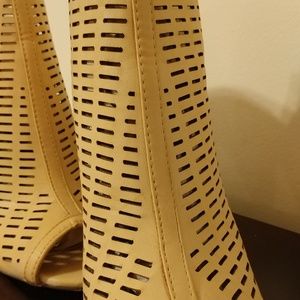 "GLAMOUR SHOOTS"BOOTIES