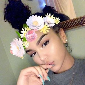 Meet your Posher, Carilis