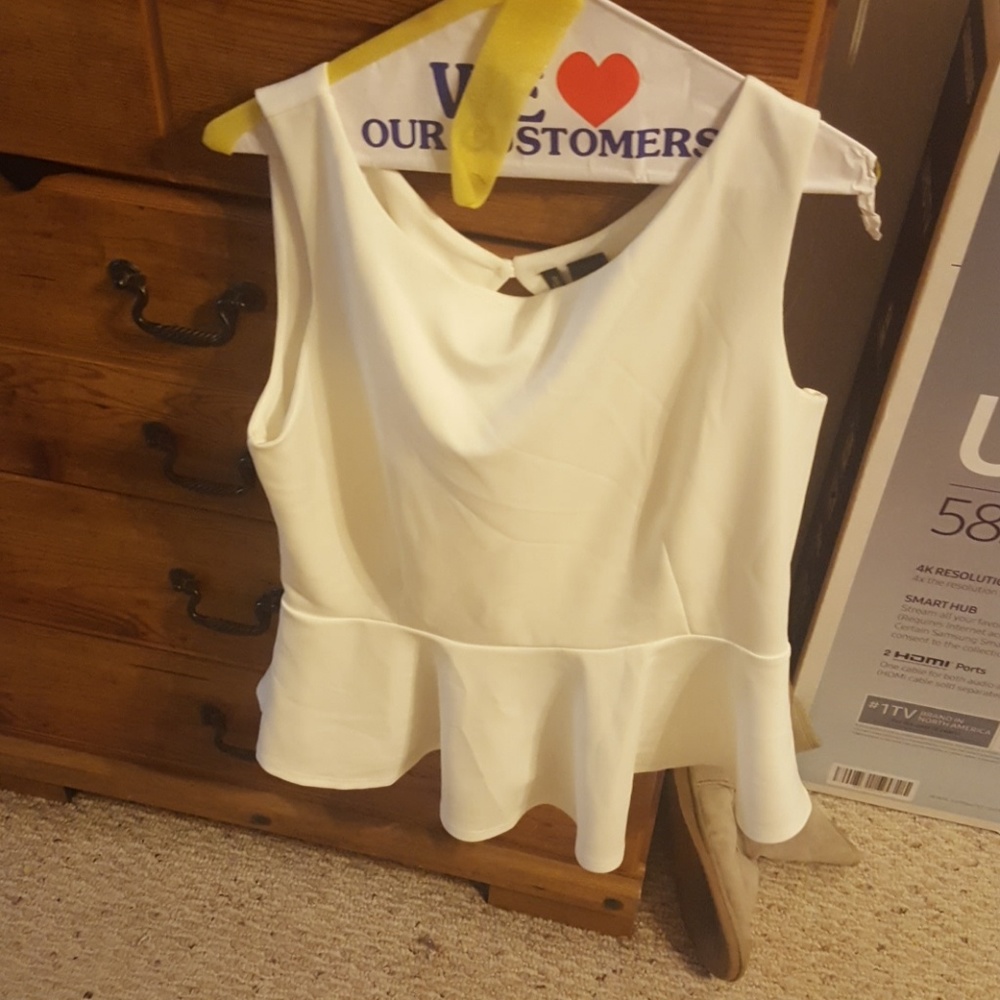 2/$10 Cream pemplum top