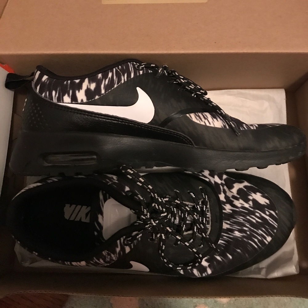 Custom Nike air max theas