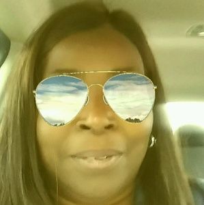 Meet your Posher, Leatha