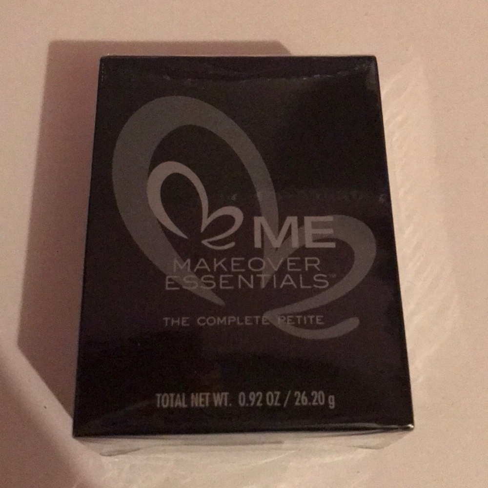 Mini makeup kit