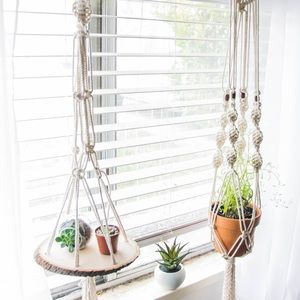 Macrame wall hanger