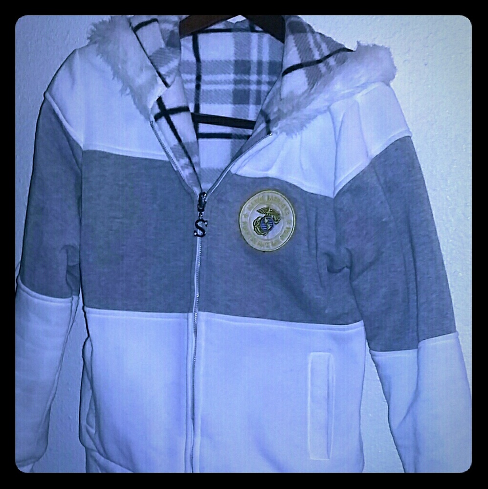 Woman's jacket w hood