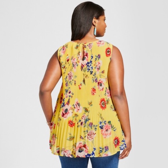 New floral plus size pleated yellow size top - Picture 2 of 6