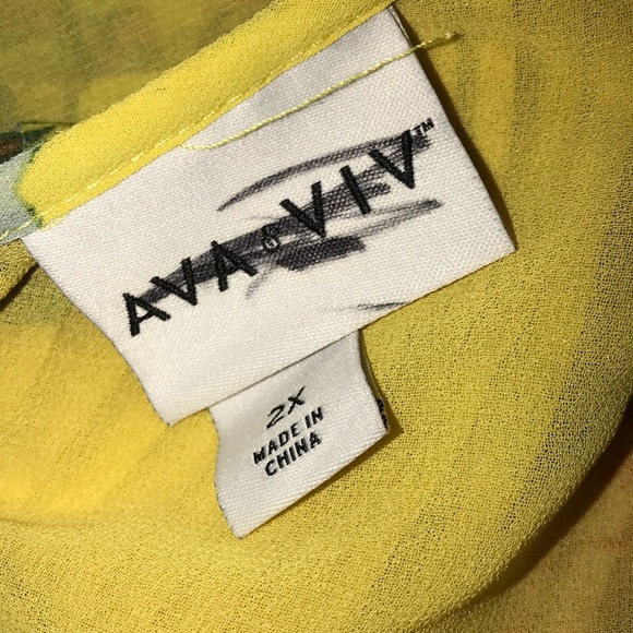 New floral plus size pleated yellow size top - Picture 4 of 6