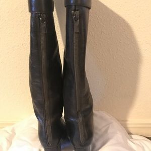 Knee high boots in dark brown size 6