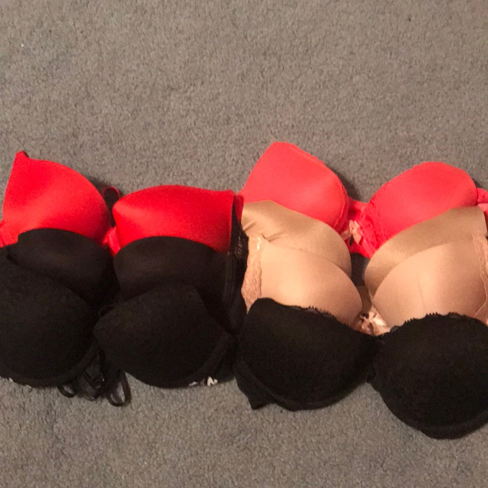 34 B lightly used Victoria’s Secret Bras