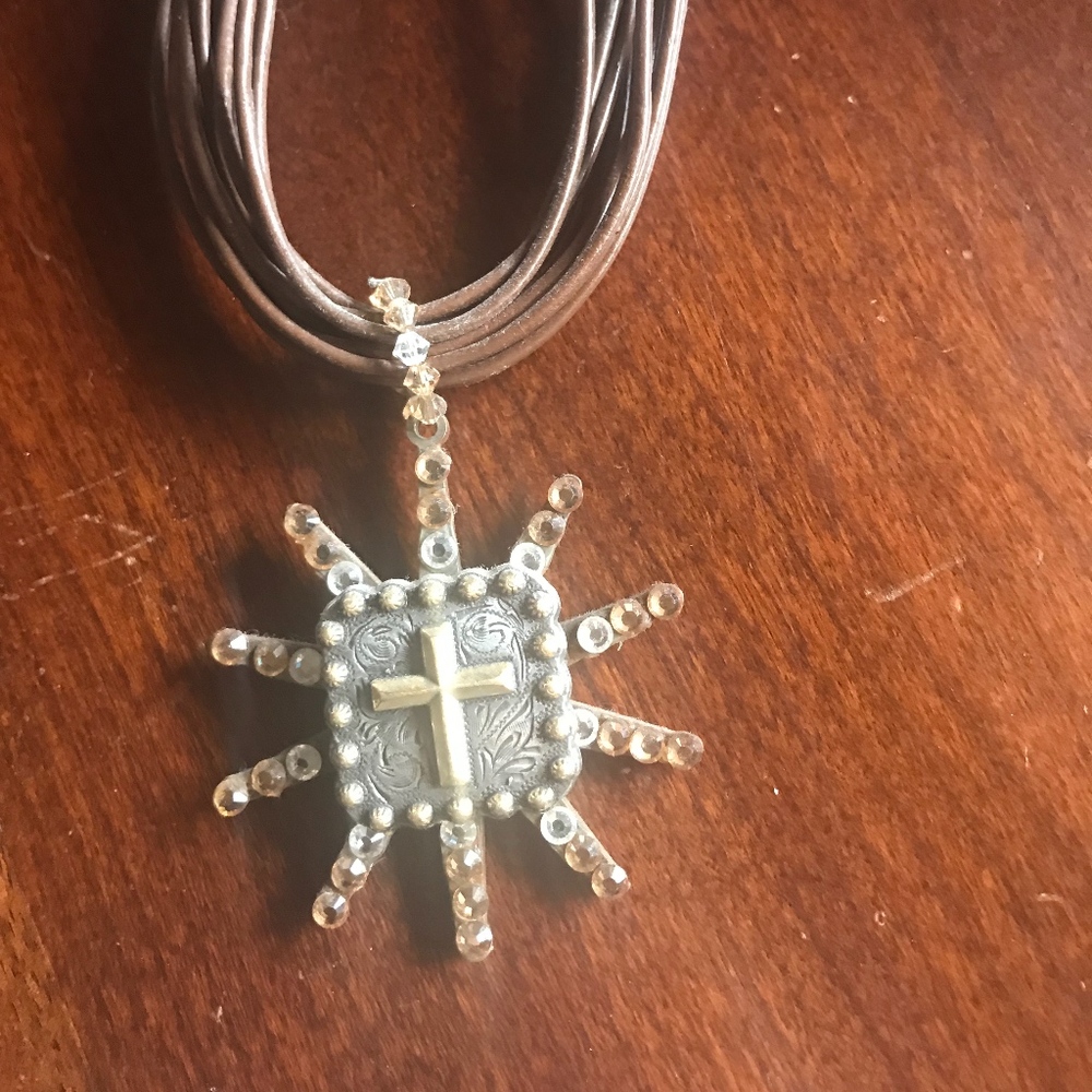 LEATHER WESTERN NECKLACE