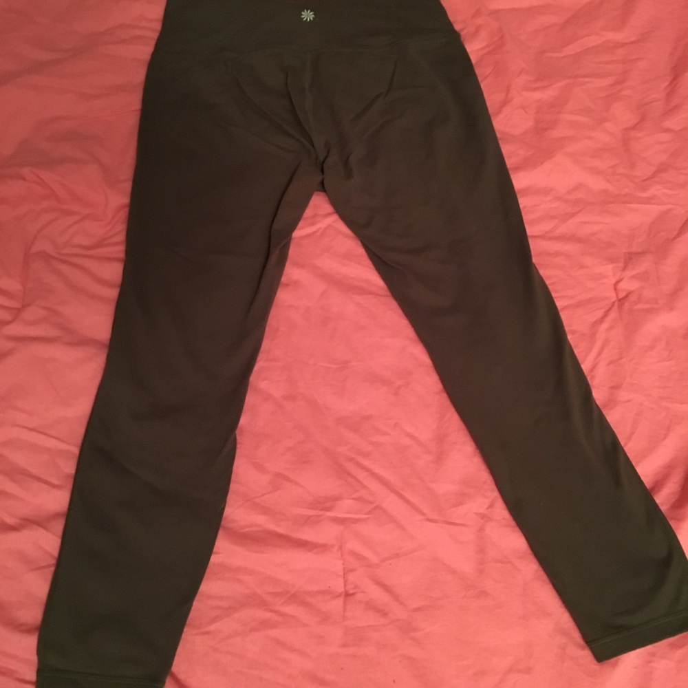 LIKE NEW Athleta olive green leggings size large