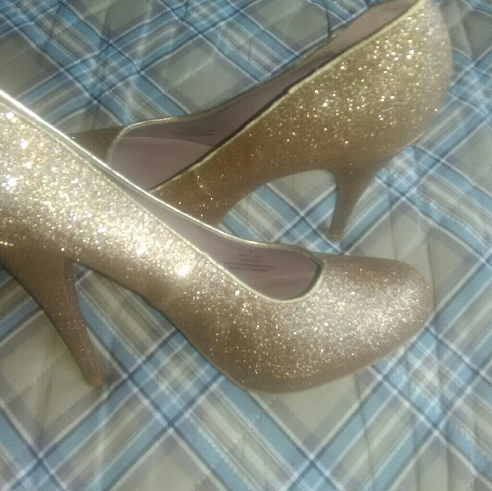 *Christmas Party* - Picture 2 of 4