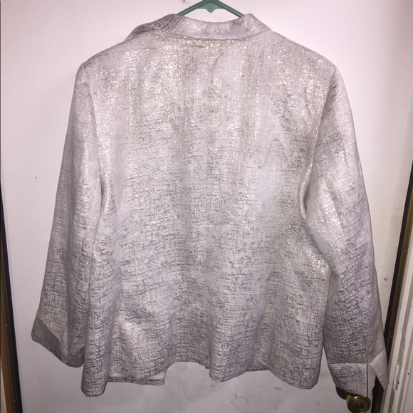 Chico’s size 2 shimmery blazer - Picture 4 of 4