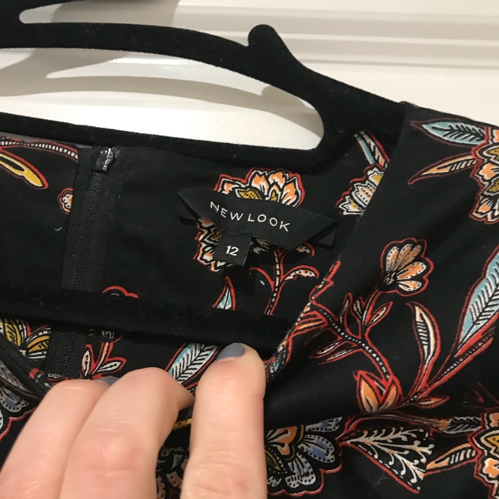 New Look black mini dress with floral design - Picture 5 of 6