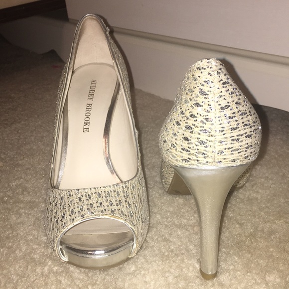 Audrey Brooke sparkly open toe heel, size 8 1/2 - Picture 1 of 4