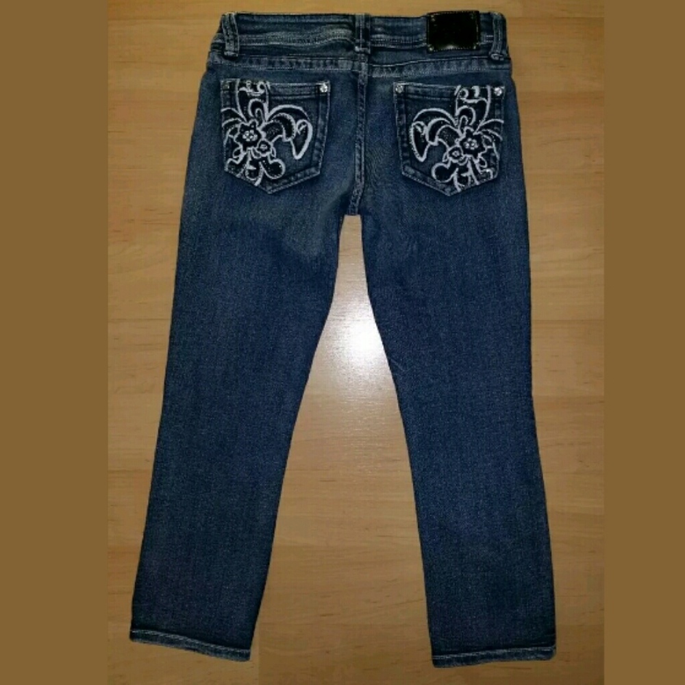 Red Rivet Capri Ankle Pants - Picture 4 of 8