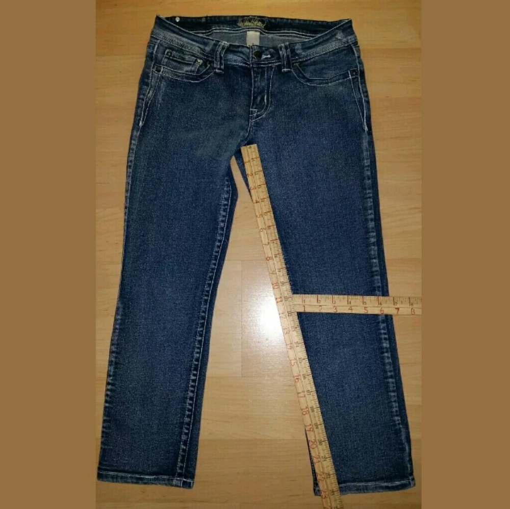 Red Rivet Capri Ankle Pants - Picture 6 of 8