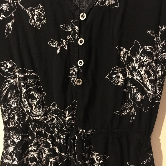 Black and White Floral Romper - Picture 2 of 3
