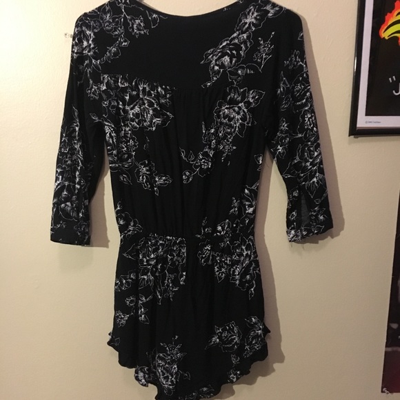 Black and White Floral Romper - Picture 3 of 3