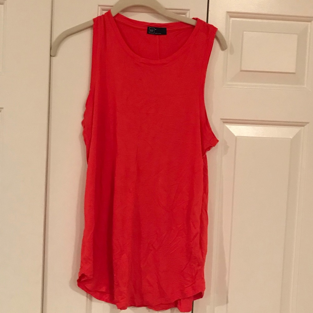 Red gap tank top. Super soft