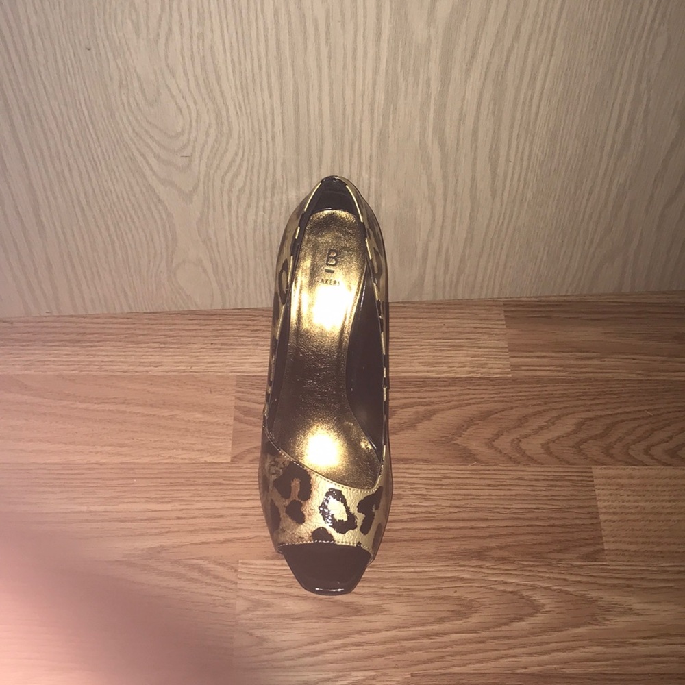 Shoes - Picture 2 of 3