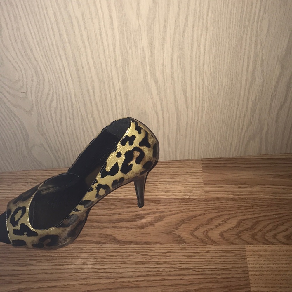 Shoes - Picture 3 of 3