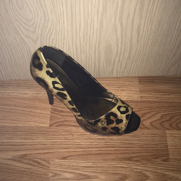 Shoes - Picture 1 of 3