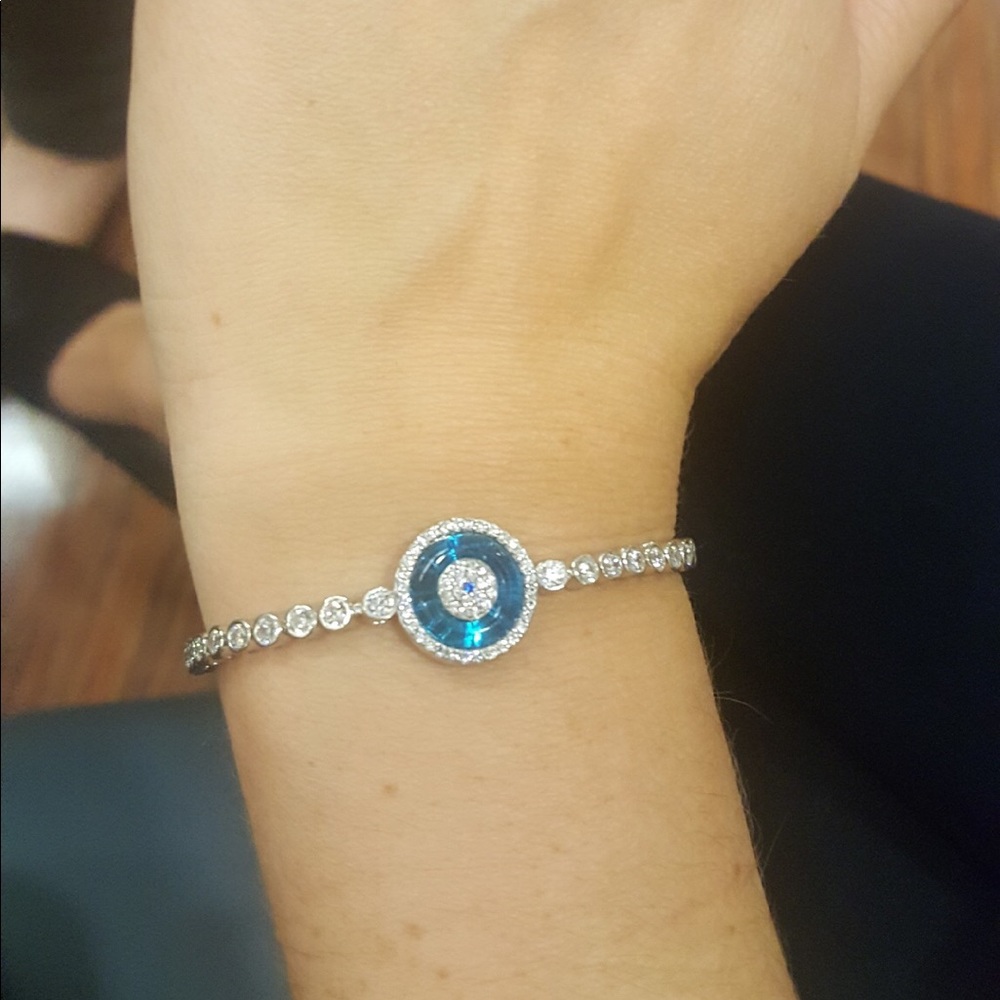 Evil eye bracelet in silver w/ cubic zirconia