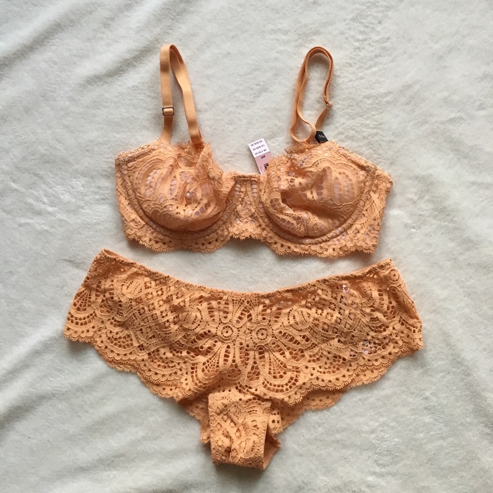 NWT 32C/S VS Lace Set