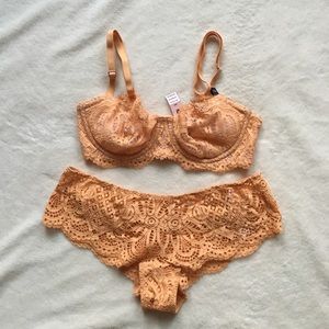 NWT 32C/S VS Lace Set