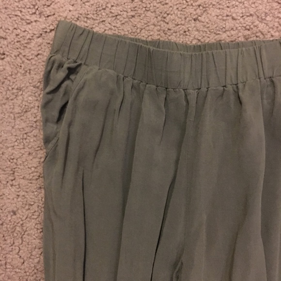 Two Pairs Of Jogger-Like Pants - Picture 5 of 5