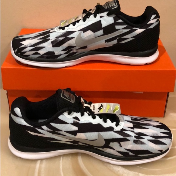 NIB women’s NiKE shoes  - Picture 4 of 8