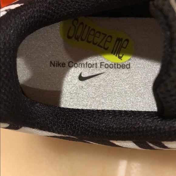 NIB women’s NiKE shoes  - Picture 7 of 8