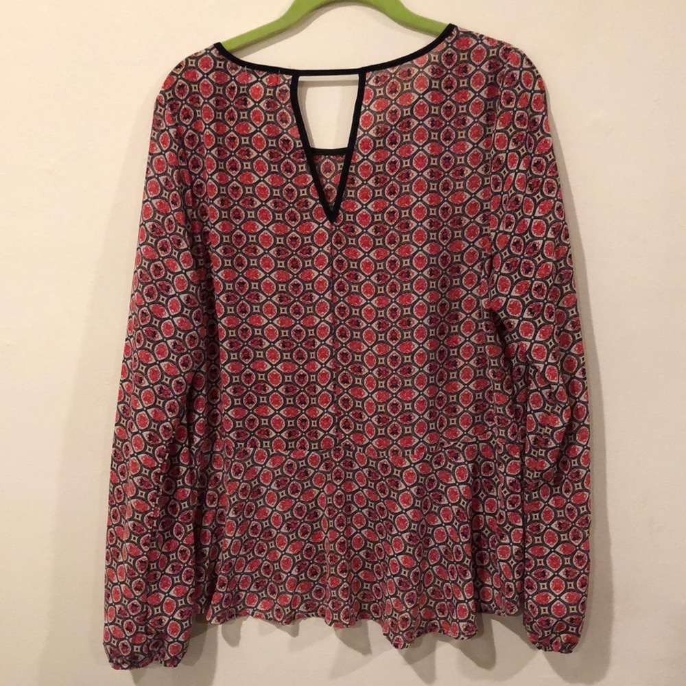 Red and black patterned work blouse - Picture 2 of 3