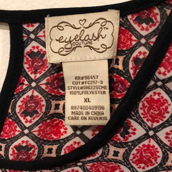 Red and black patterned work blouse - Picture 3 of 3