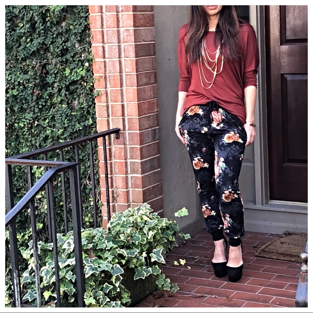 ♦️LAST ONE DAY♦️Best Floral joggers with pockets - Picture 2 of 5