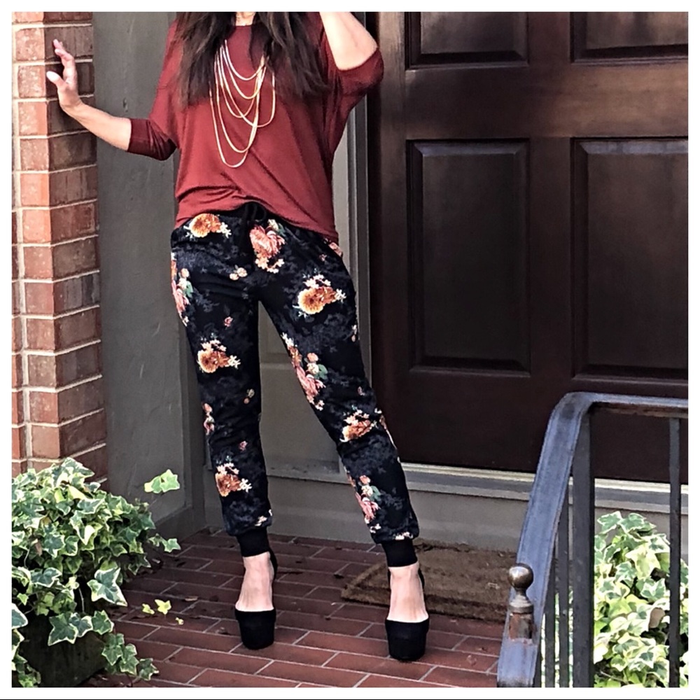 ♦️LAST ONE DAY♦️Best Floral joggers with pockets - Picture 3 of 5