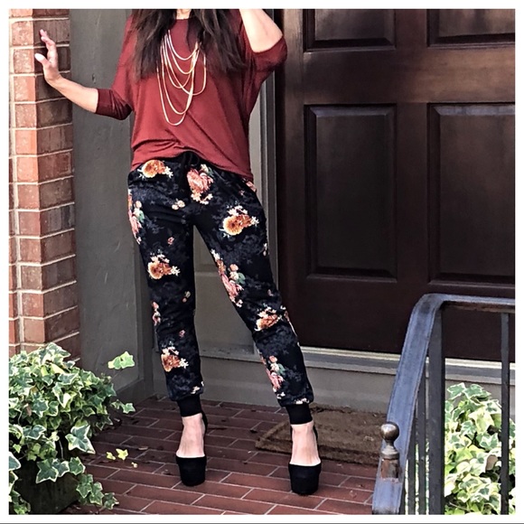 ♦️LAST ONE DAY♦️Best Floral joggers with pockets - Picture 3 of 5