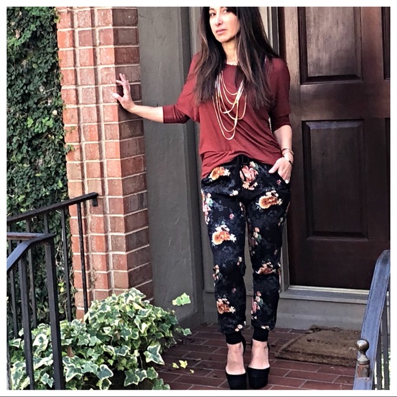 ♦️LAST ONE DAY♦️Best Floral joggers with pockets - Picture 4 of 5