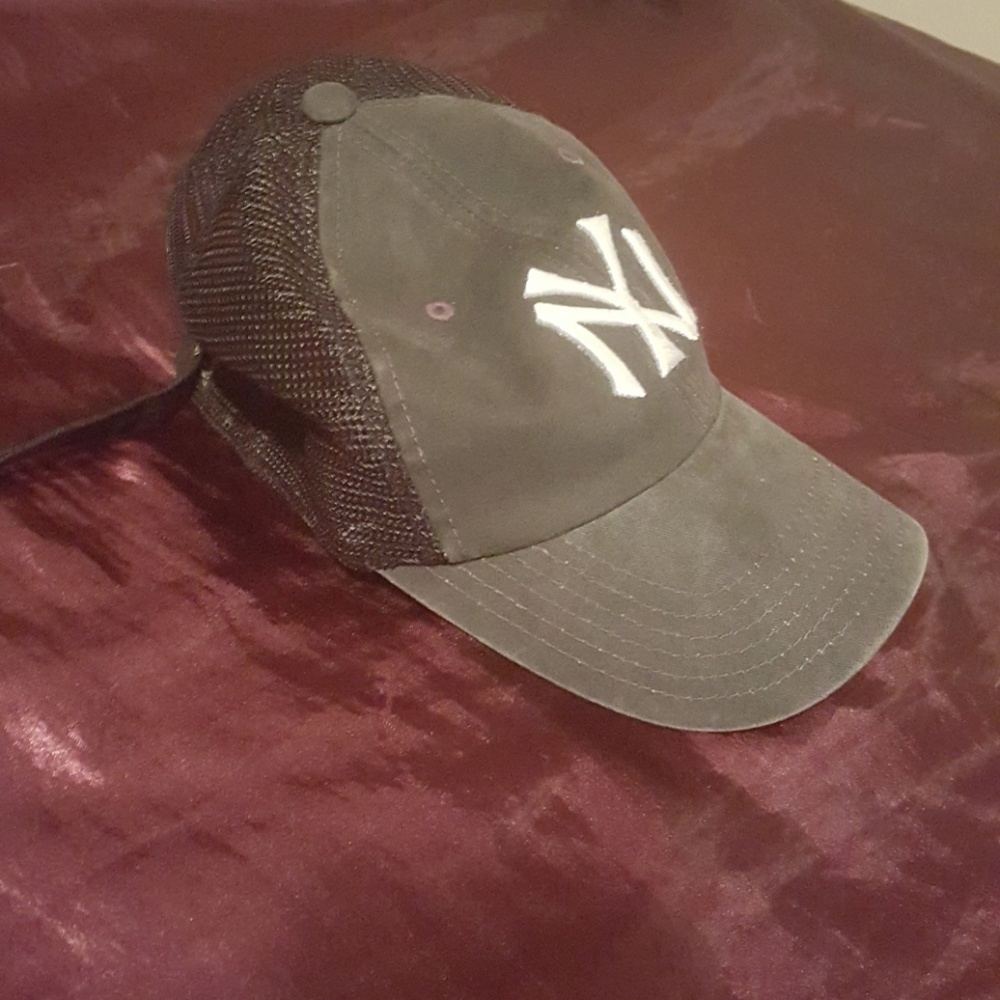 distressed new york yankee trucker hat