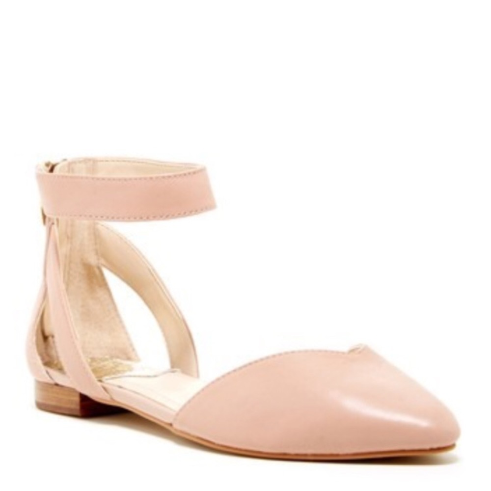 VINCE CAMUTO WENDELL FLAT