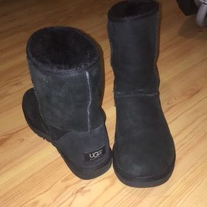 Short black UGG boots