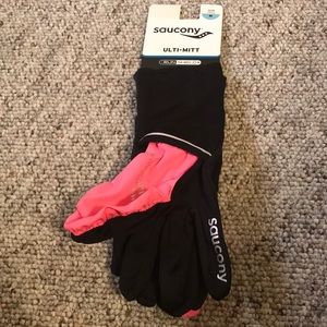 Brand new saucony gloves!