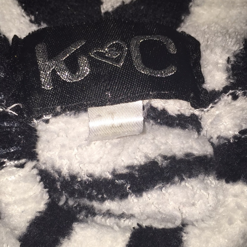Robe - Picture 2 of 2