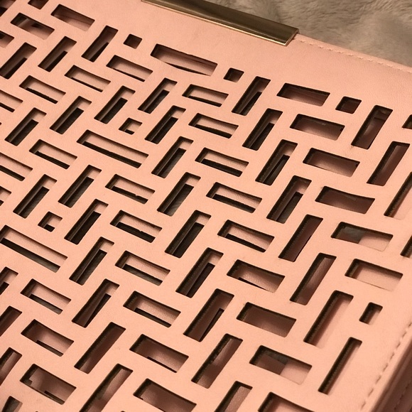 Maze See-Thru Clutches - Picture 3 of 6