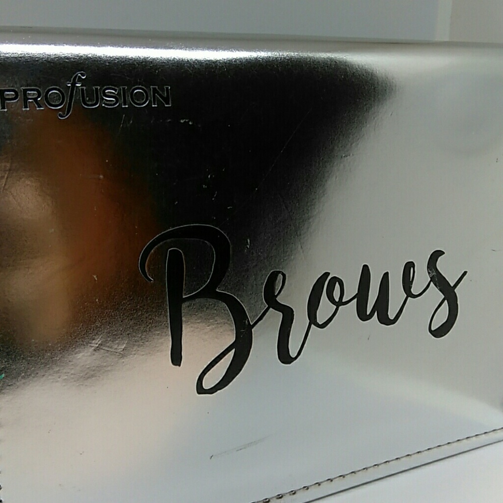 Eye Shadow & Brush Kit
