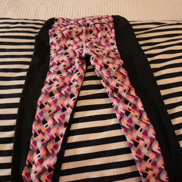 Victoria Secret Sport Leggings - Picture 2 of 3