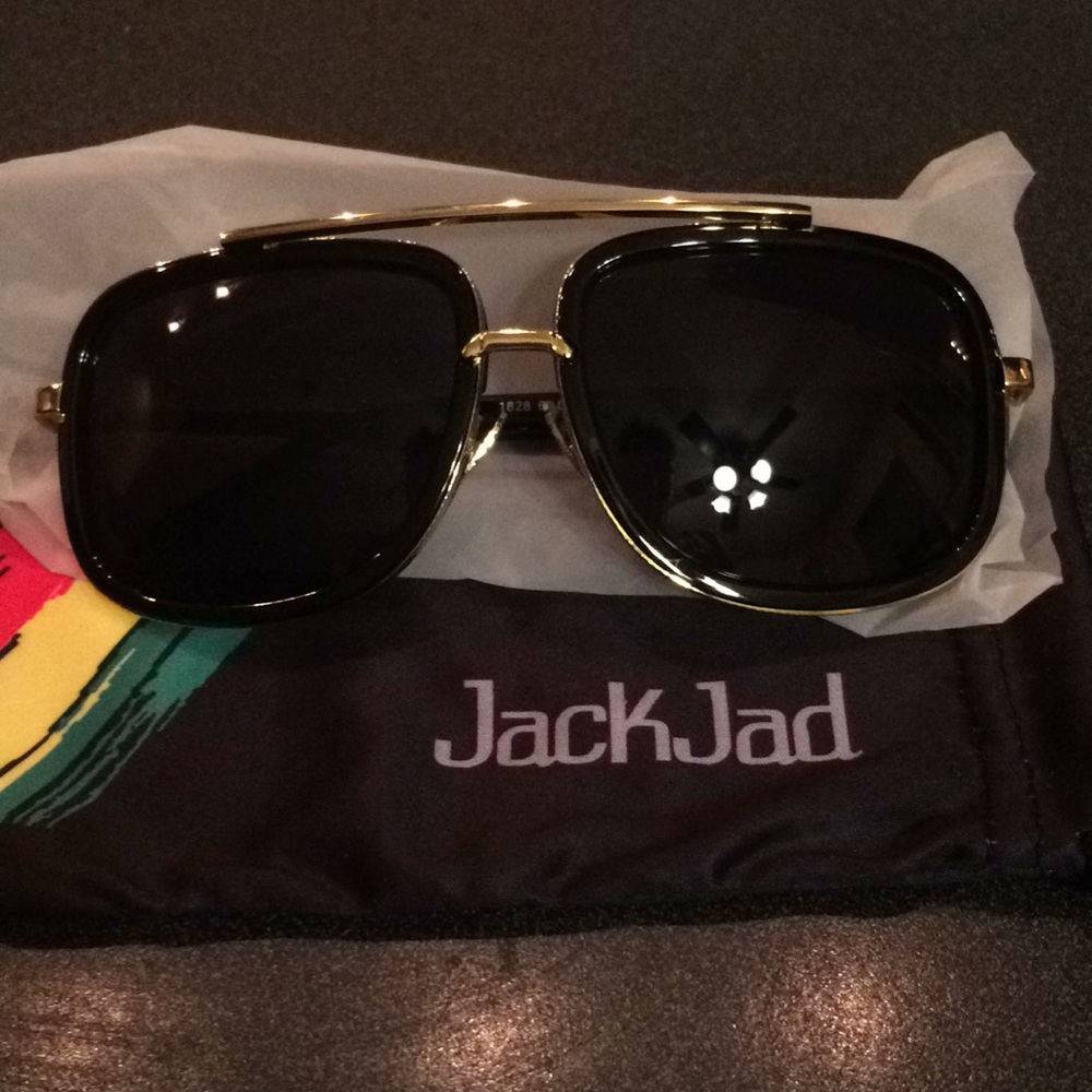 Brand new large Len sunglasses